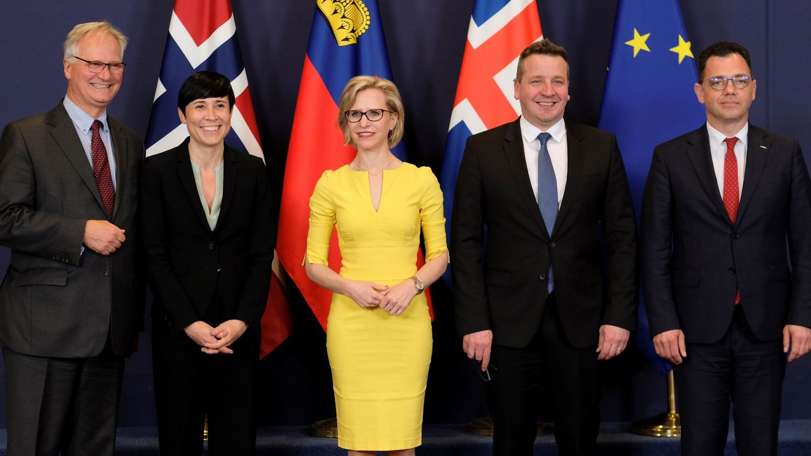 Foto: De izquierda a derecha, el director de Asuntos Europeos del Ministerio de Asuntos Exteriores (EFTA), Henri Gétaz, la titular noruega de Asuntos Exteriores, Ine Marie Eriksen Søreide y la ministra de Exteriores de Liechtenstein. (EFE)