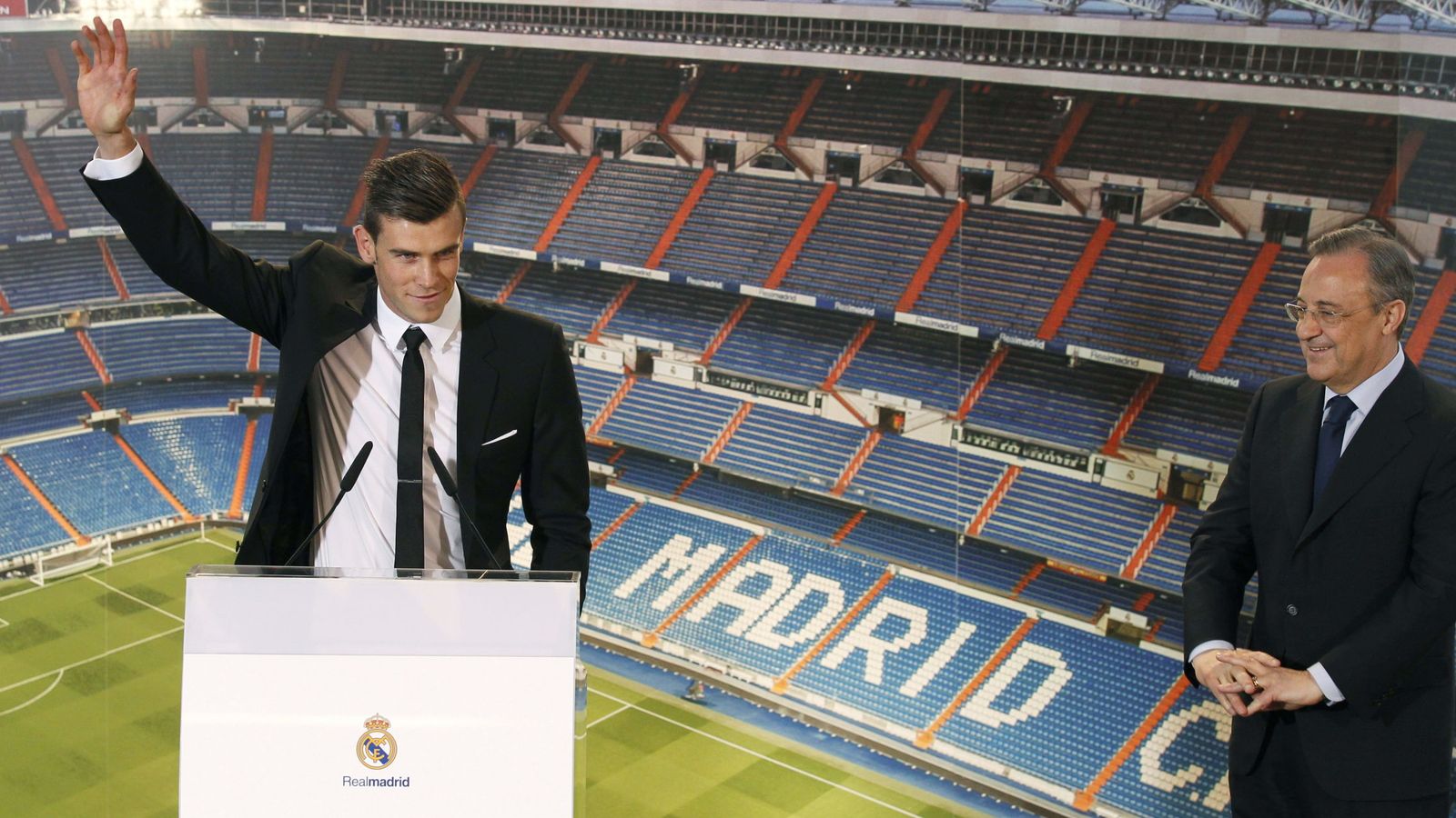 Foto: Presentación de Gareth Bale en el Bernabéu. (EFE)