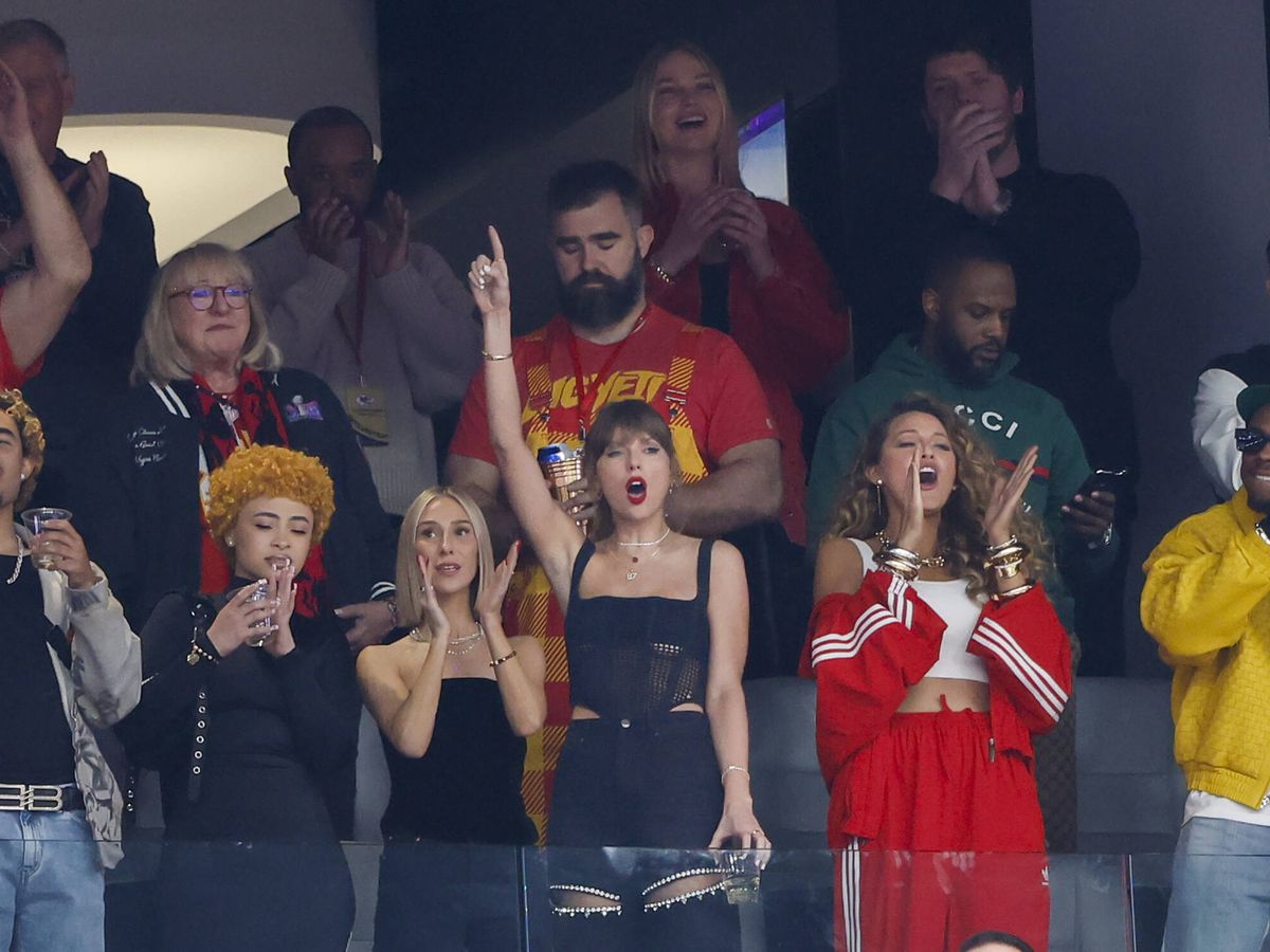 Foto: Taylor Swift roba el 'show' a Travis Kelce al hacer esto cuando la enfocan en la Super Bowl 2024 (Gtres)