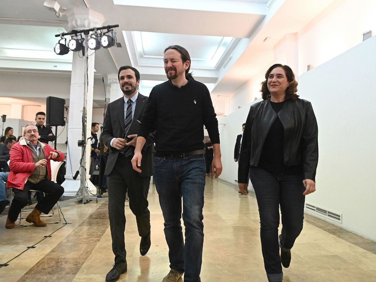 Foto: El vicepresidente segundo del Gobierno y secretario general de Podemos, Pablo Iglesias, junto a Alberto Garzón y Ada Colau. (EFE)
