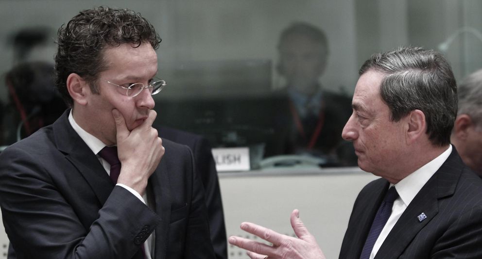 Jeroen Dijsselbloem, presidente del Eurogrupo, y Mario Draghi, presidente del BCE. (Efe)