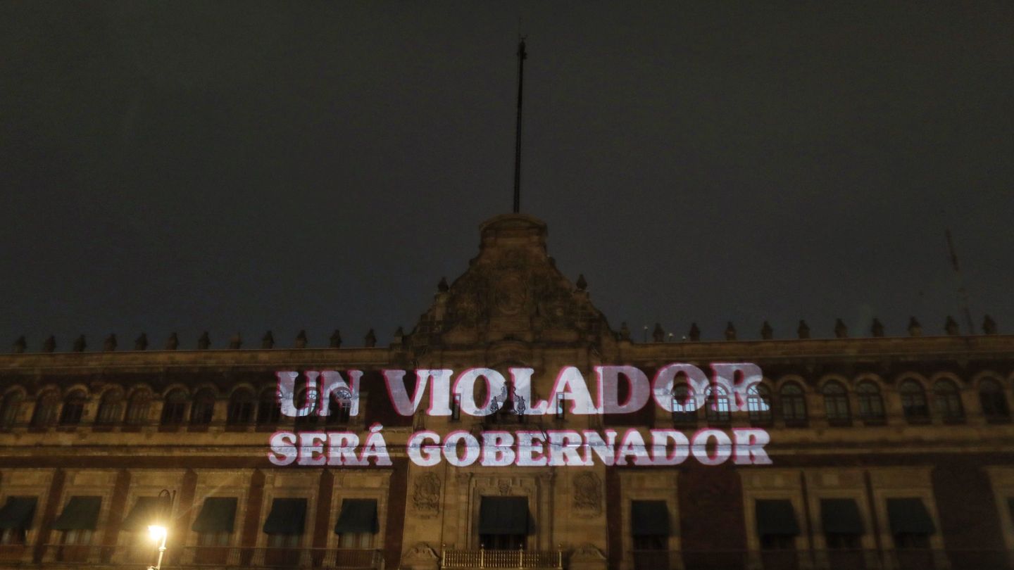 Proyección en la fachada del Palacio Nacional de México durante las manifestaciones del 8 de marzo. (EFE)