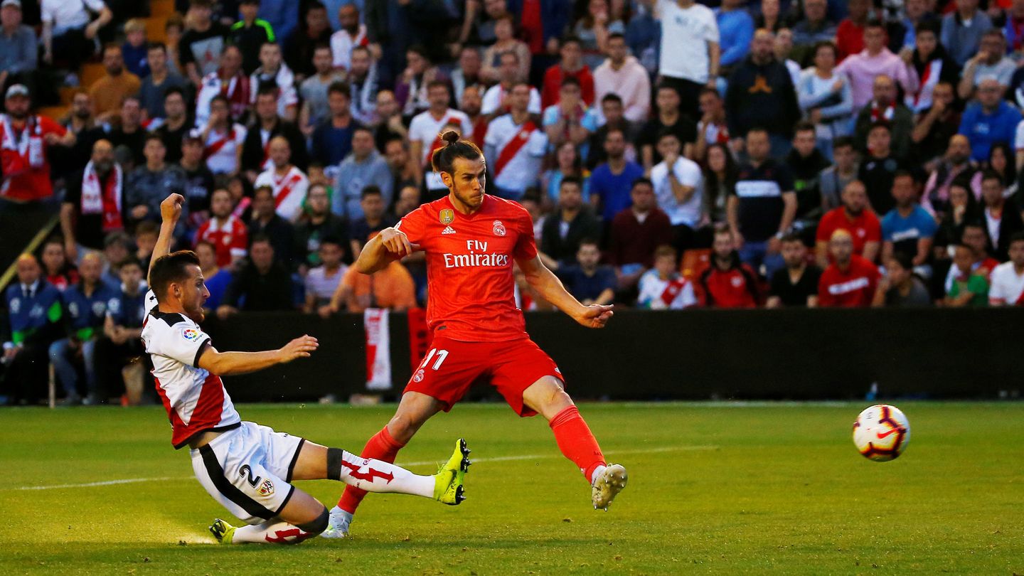Bale, en una jugada en el partido contra el Rayo Vallecano. (EFE)