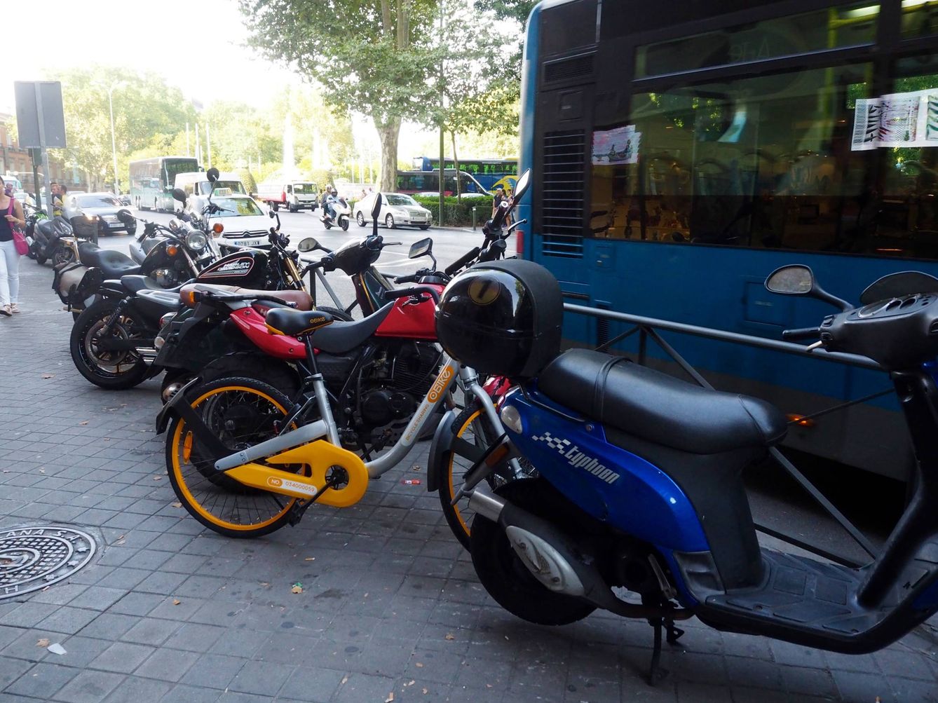 Bicicletas de oBike en las calles de Madrid (A. P.)
