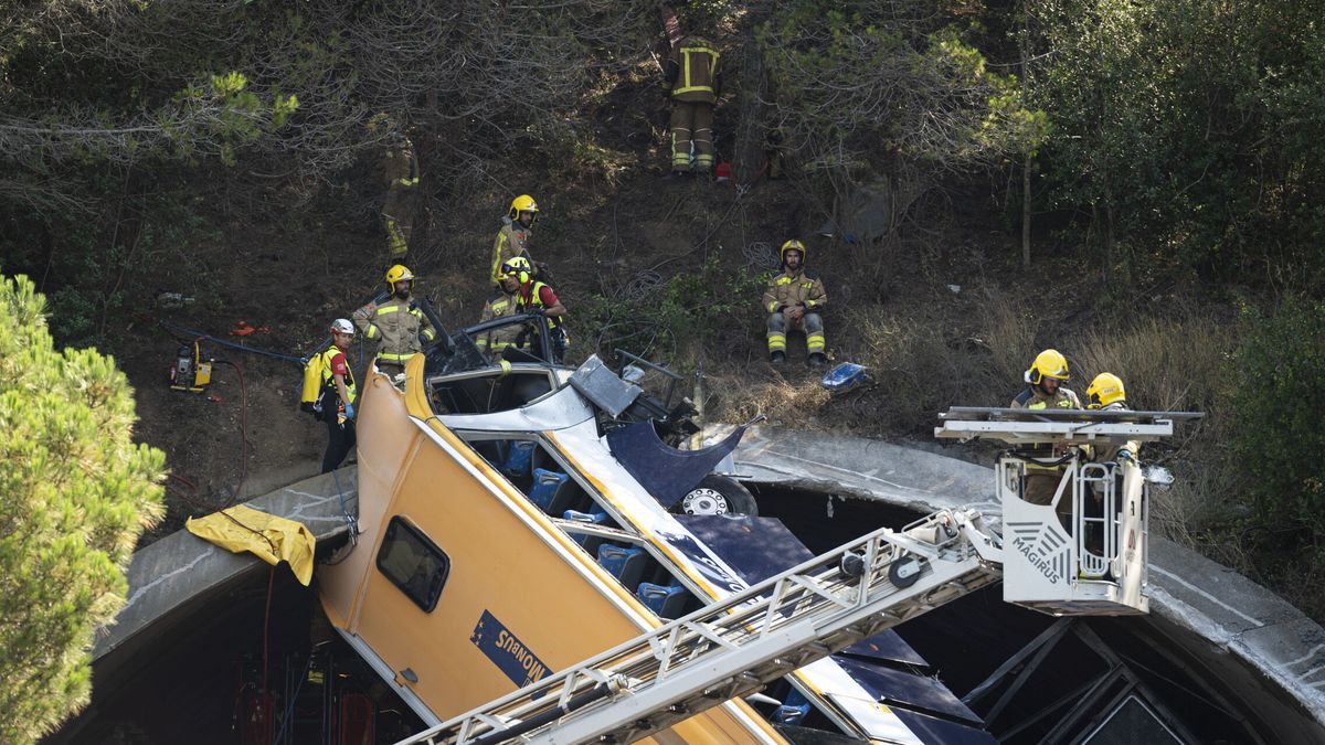 Despiste o fallo mecánico: en busca de la causa del accidente del bus de los trabajadores de Inditex en Barcelona