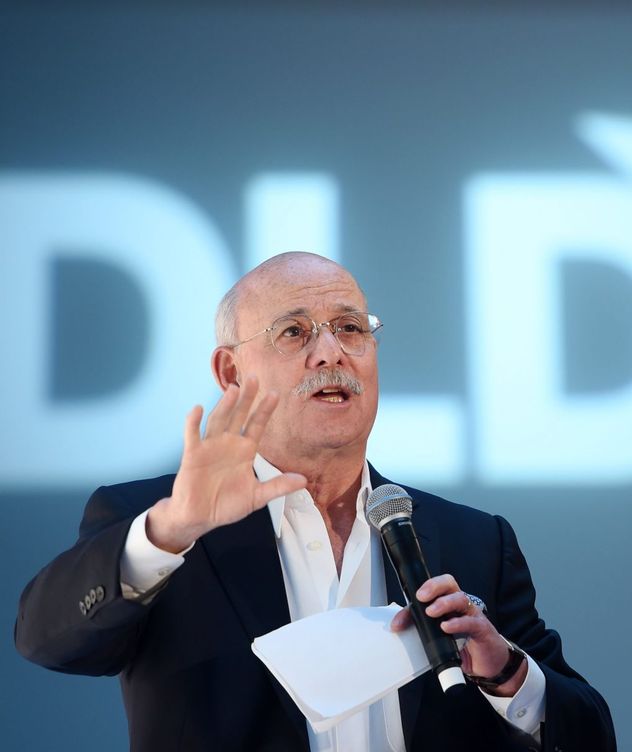 Mun728. munich (germany), 17/01/2016.- us economist jeremy rifkin talking at the dld (digital life design) conference in munich, germany, 17 january 2016. discussions at the innovation conference feature high-profile guests over the three days, the focus is on trends and developments relating to digitization. (alemania) efe/epa/tobias hase