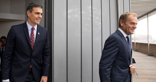 Foto: El presidente del Gobierno en funciones, Pedro Sánchez, junto al presidente del Consejo Europeo, Donald Tusk. (Reuters) 