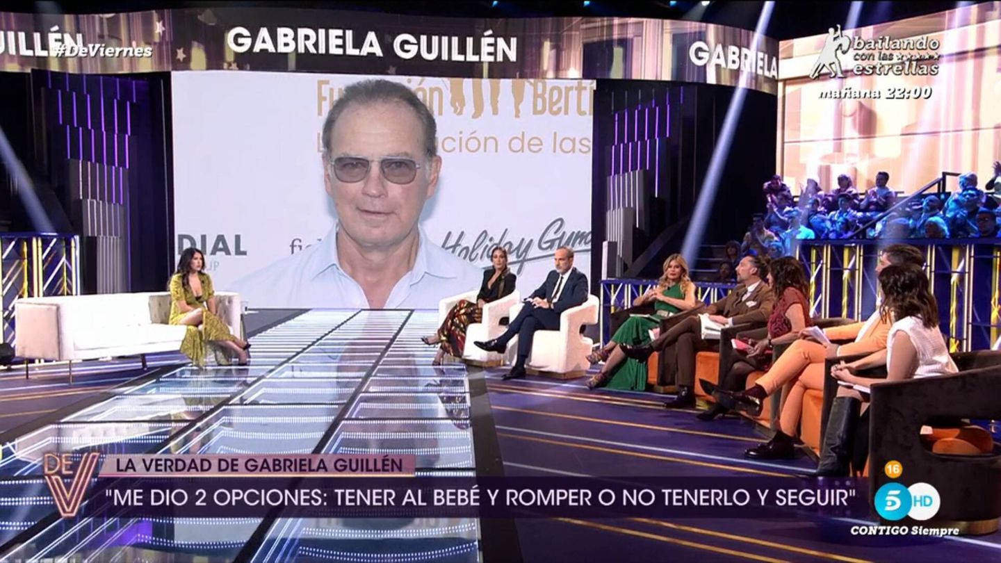 El público del plató de '¡De viernes!' aplaude a Gabriela Guillén. (Mediaset)