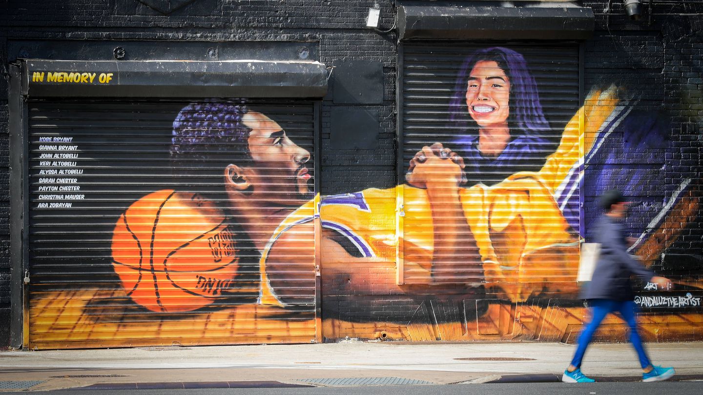  Un mural en NY en recuerdo a Kobe y Gianna. (Getty)