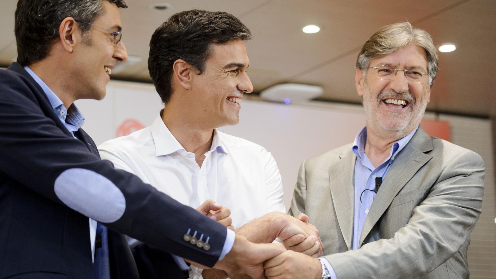 Foto: Eduardo Madina, Pedro Sánchez y José Antonio Pérez Tapias, durante su debate por el liderazgo del PSOE, el 7 de julio de 2014, en la sede de Ferraz. (Gtres)