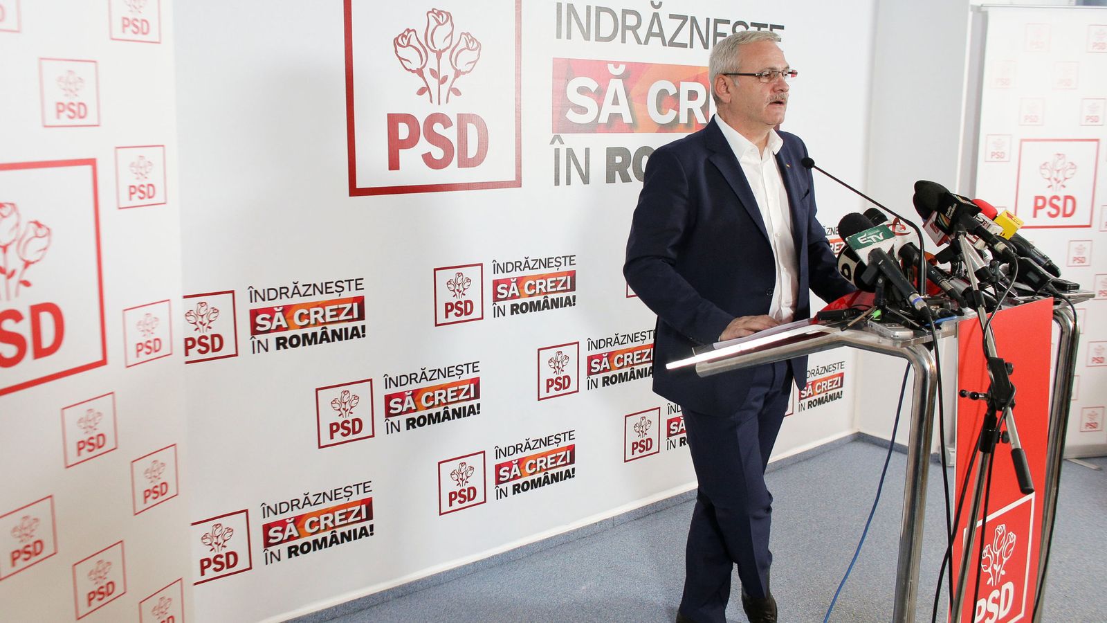 Foto: El líder del Partido Socialdemócrata (PSD), Liviu Dragnea, habla tras conocerse los primeros resultados en Bucarest (Reuters)