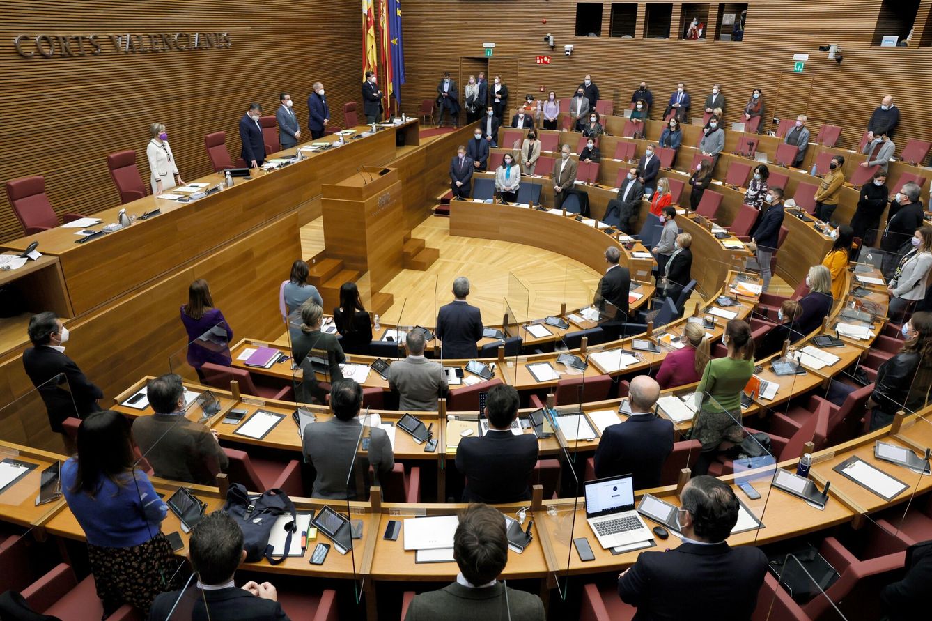 Pleno de las Cortes Valencianas. (EFE/Biel Aliño)