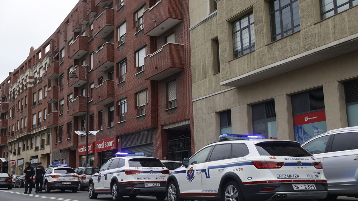 Detienen a un hombre por golpear y retener a su pareja e hijos en su domicilio en Bilbao
