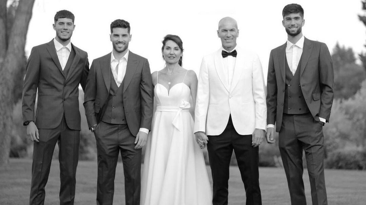 Un vestido de novia midi y unas sandalias metalizadas, el look de Véronique, la mujer de Zinedine Zidane, para su nueva boda