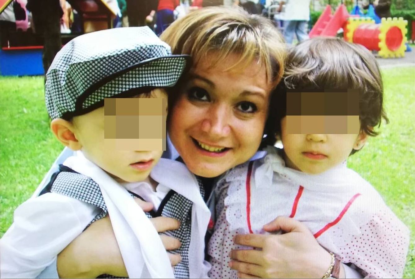 Paloma Álvarez junto a sus dos hijos años antes de perder la tutela