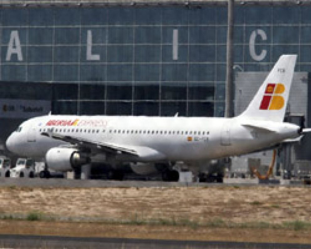 Foto: Iberia inmoviliza sus 13,7 millones de acciones en Vueling ante la OPA de IAG por la catalana