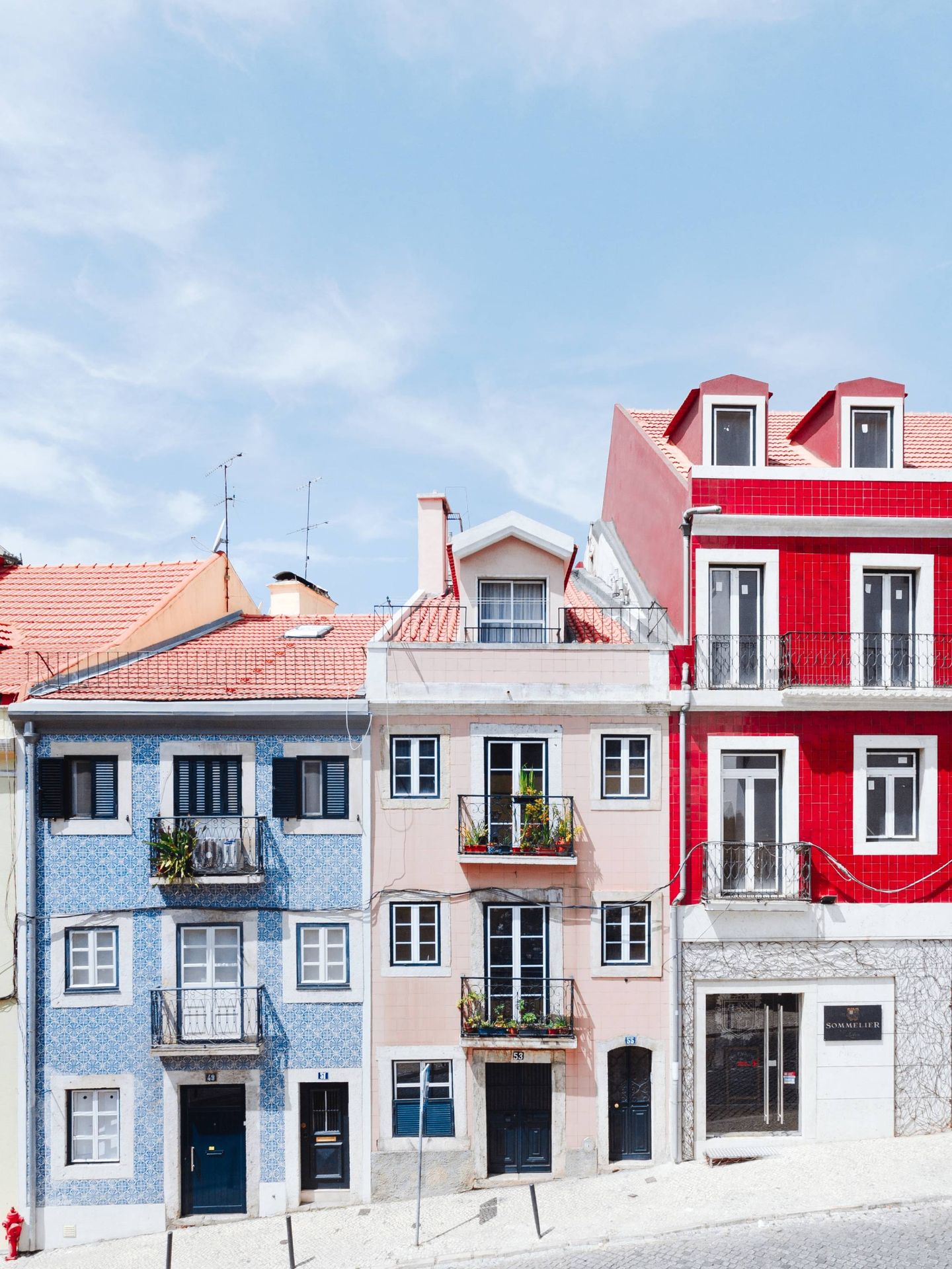 Casas de colores y fachadas con azulejos, así son los edificios de la capital portuguesa. (Unsplash)