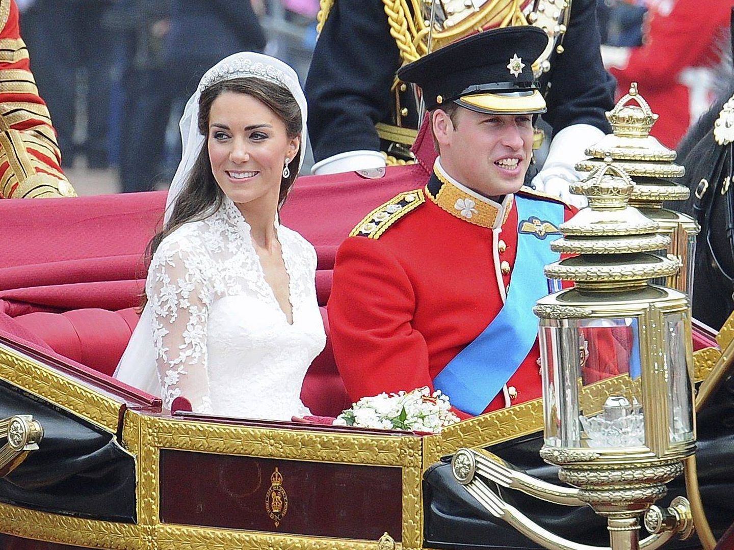 El príncipe Guillermo y Kate Middleton el día de su boda. (EFE)
