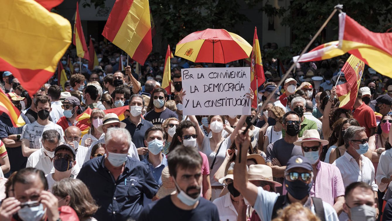 Los manifestantes en la concentración de Colón (Madrid). (Sergio Beleña)