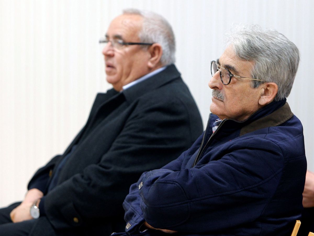 Foto: El exalcalde de Orihuela,José Manuel Medina (d) , y el empresario Ángel Fenoll. (EFE)