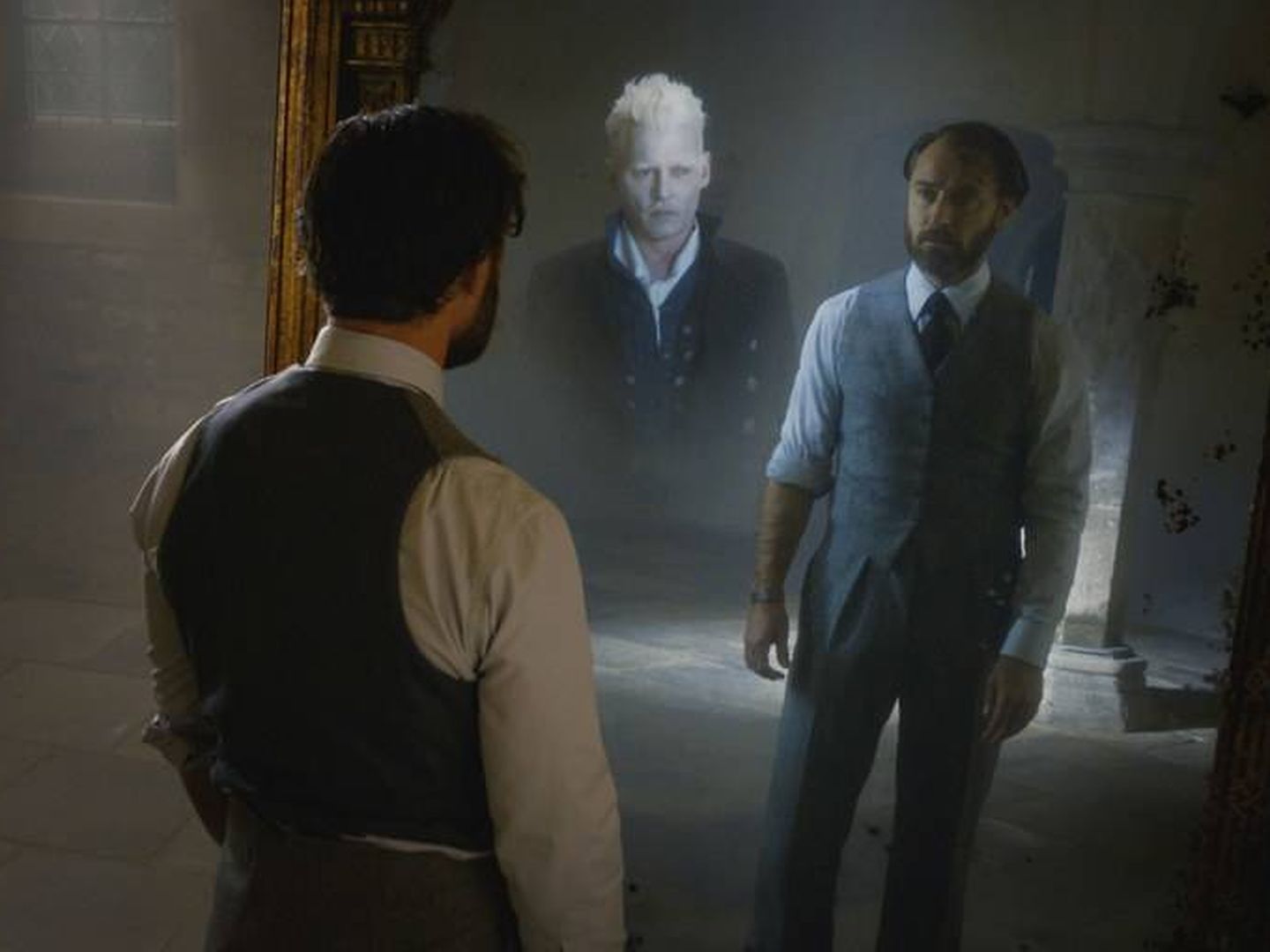 Dumbledore (Jude Law) y Grindelwald (Johnny Depp) en una escena (Warner)