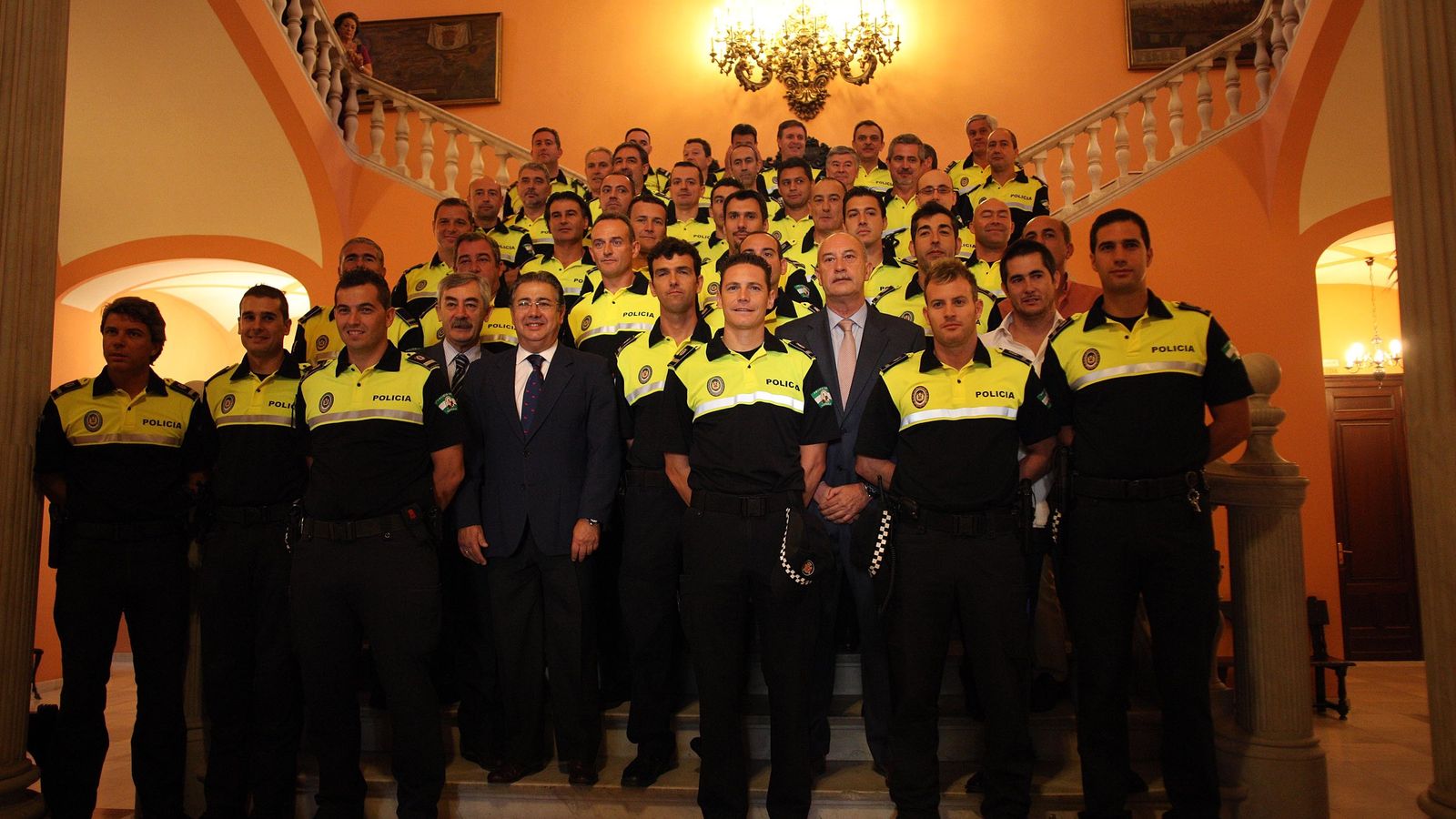 Foto: El exalcalde de Sevilla Juan Ignacio Zoido, tras la toma de posesión de 24 nuevos oficiales de Policía Local en 2011. Foto: Fernando Ruso / Ayuntamiento de Sevilla.