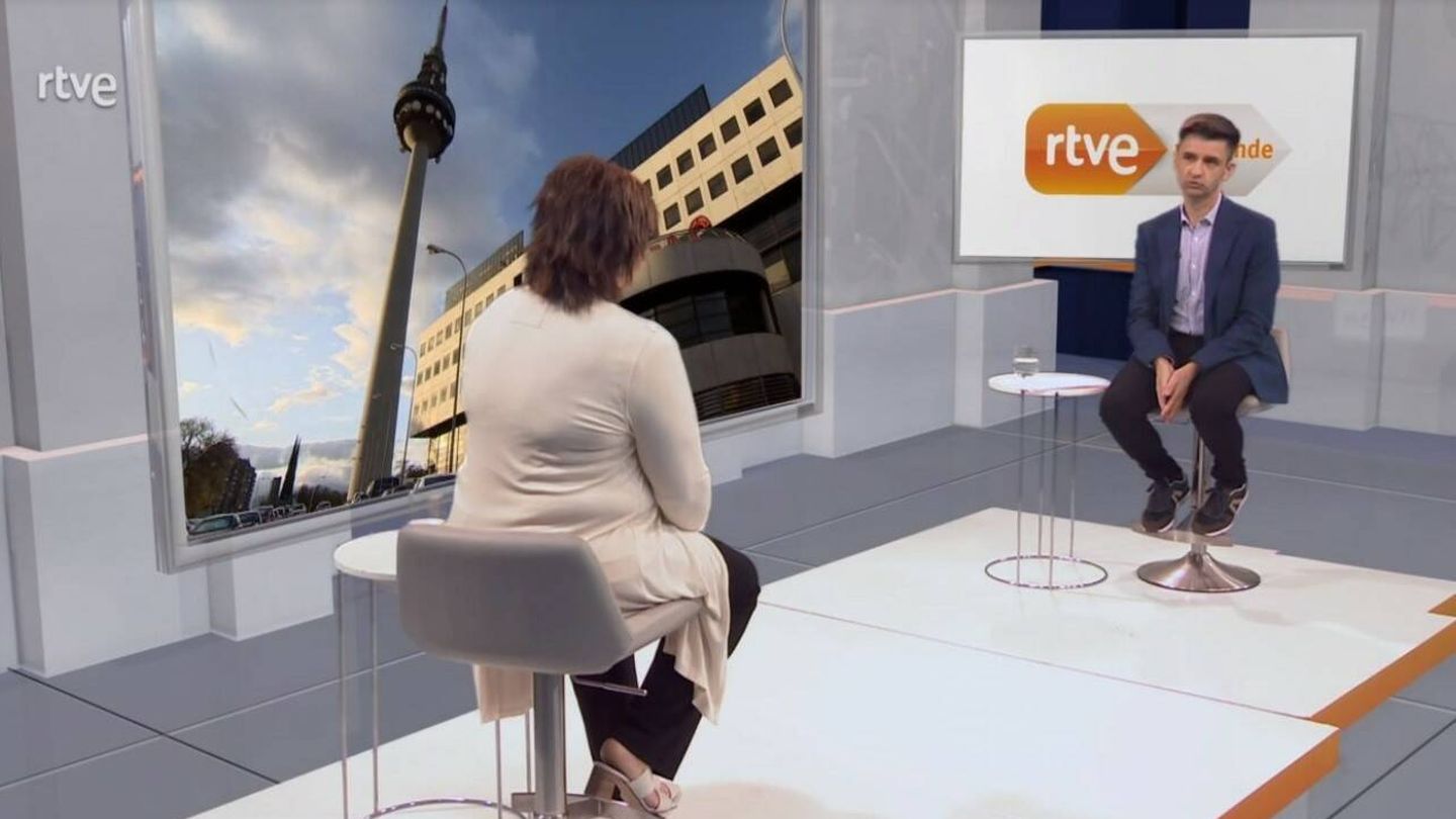 María Escario y José Pablo López en 'RTVE responde'. (RTVE)