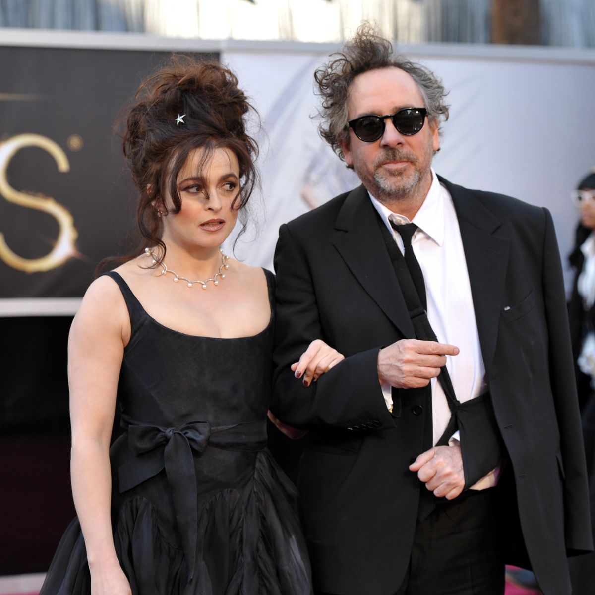 invadir novela giro Tim Burton, 'cazado' besando a una rubia a espaldas de su mujer