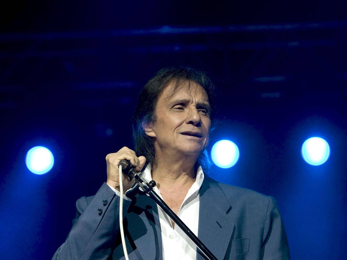 Foto: El cantante brasileño Roberto Carlos, durante una actuación el el anfiteatro Gibson de Los Ángeles. (EFE)