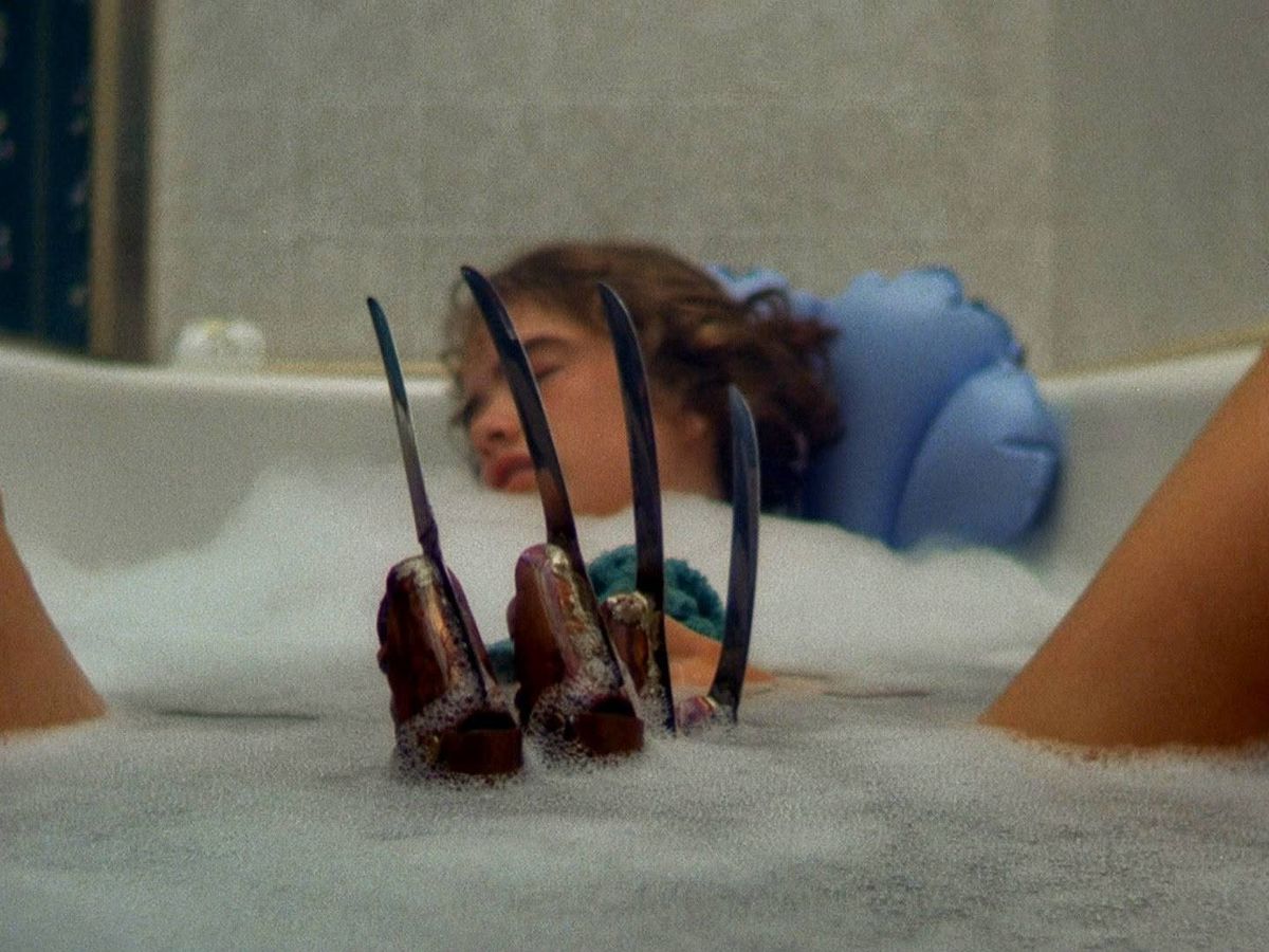 Foto: En 'Pesadilla en Elm Street' (1984), Nancy sueña con Freddy Krueger.
