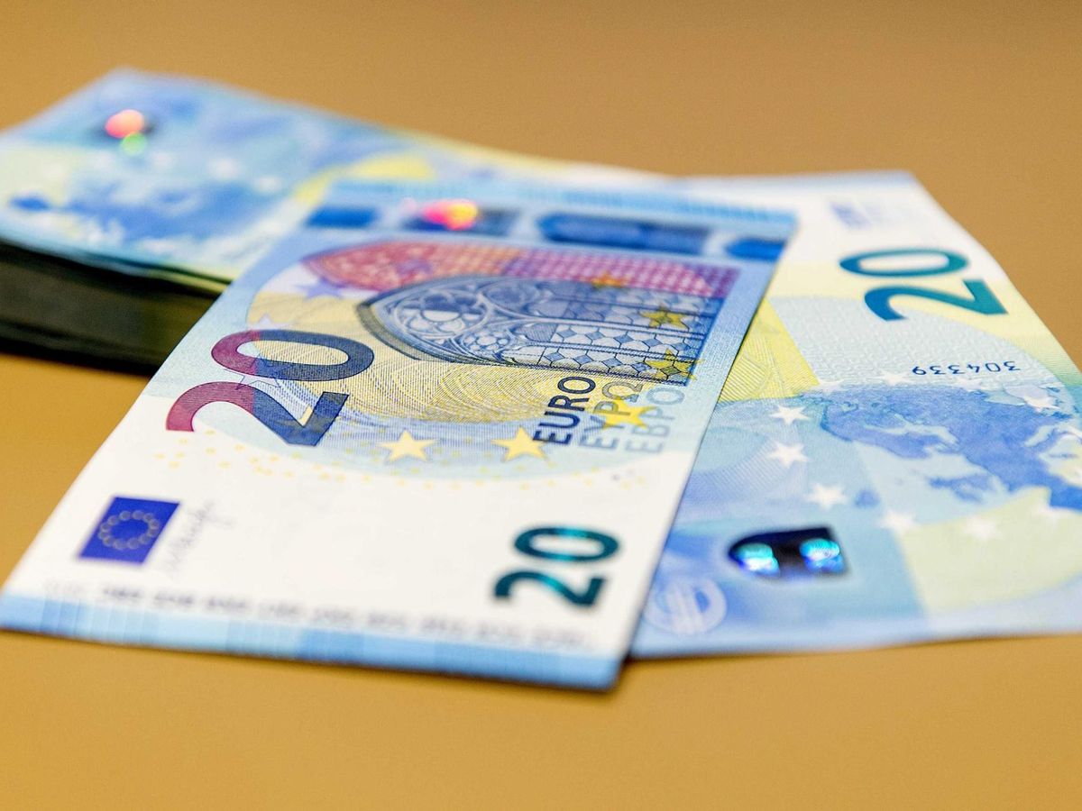Foto: Billetes de veinte euros. (EFE/Koen Van Weel)