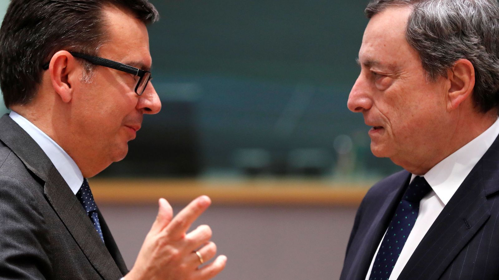 Foto: Escolano con el presidente del BCE, Mario Draghi, en Bruselas. (EFE)