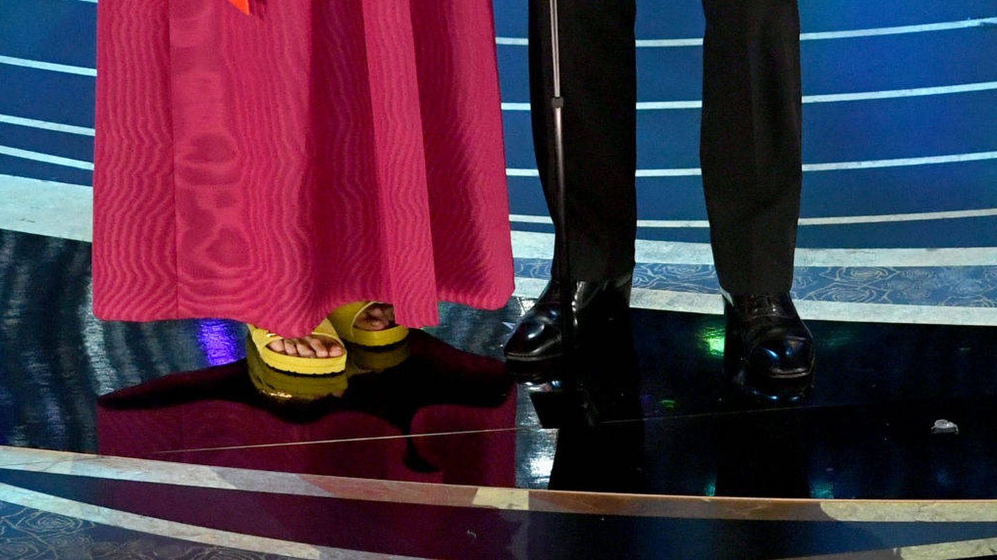 Los pies coloridos de McDormand. (Getty)