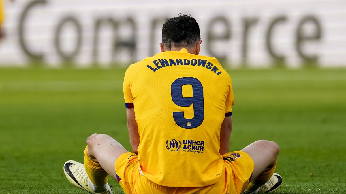 El contrato de Lewandowski explota en la cara del Barça y de Laporta por cebar a su exsocio