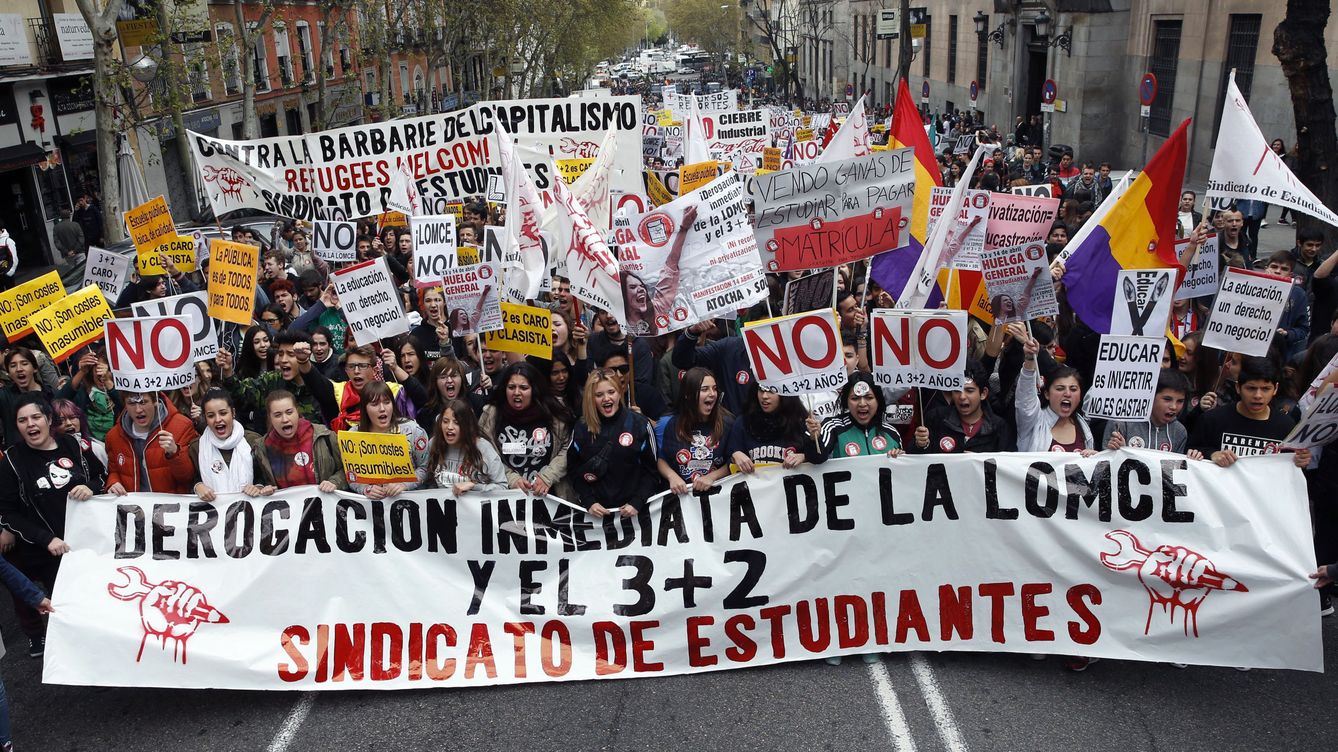 Foto: Pancarta de cabeza de la manifestación hoy en Madrid convocada por el Sindicato de Estudiantes dentro de las movilizaciones organizadas para exigir la derogación de la LOMCE. (EFE)