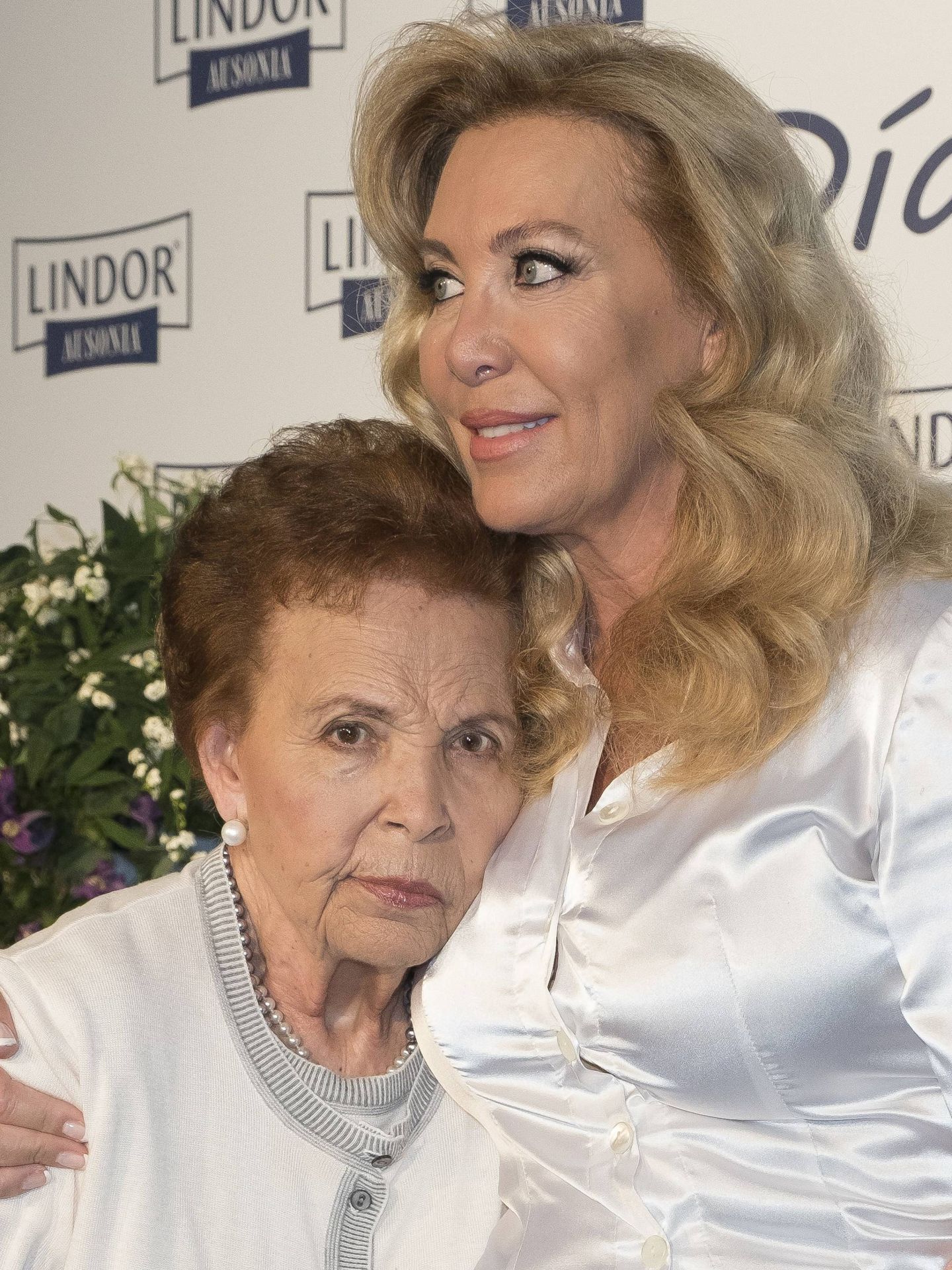 Norma Duval, con su madre en 2016. (CP)