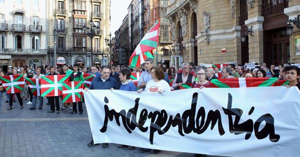 Foto: Concentración en Bilbao a favor de la independencia. (EFE)