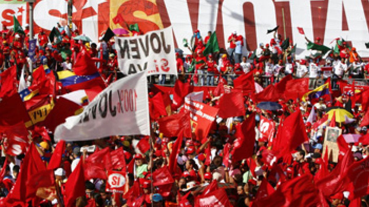 Chávez pide a los venezolanos aprobar la enmienda para su reelección ilimitada