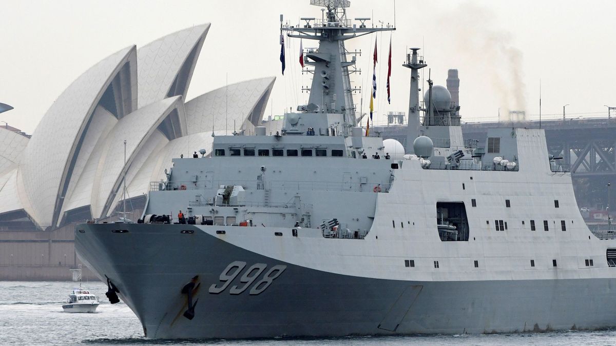 China refuerza su potencial militar con nuevos buques anfibios de asalto 