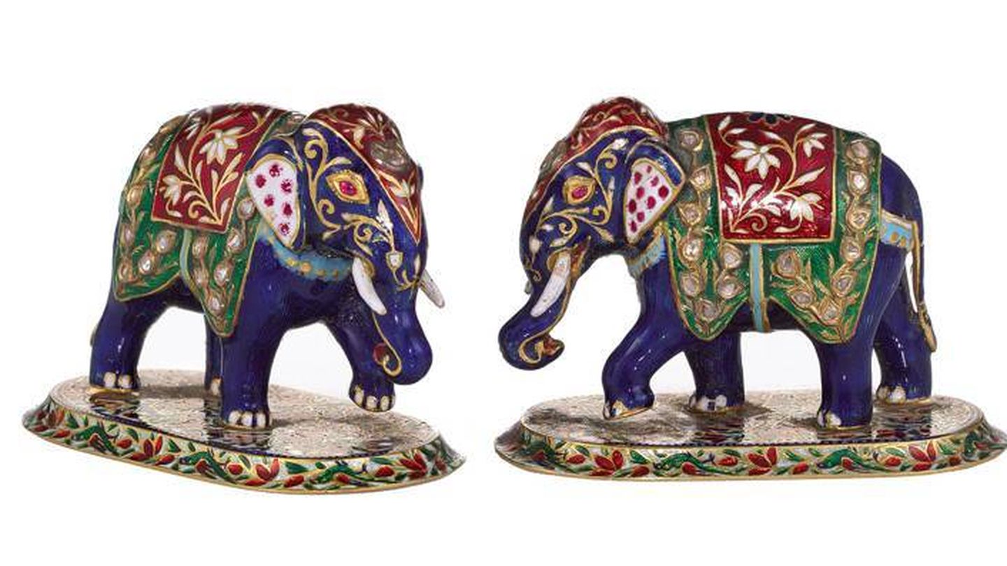 Elefantes esmaltados, con un precio de salida de 2.000 libras. (Sotheby's)