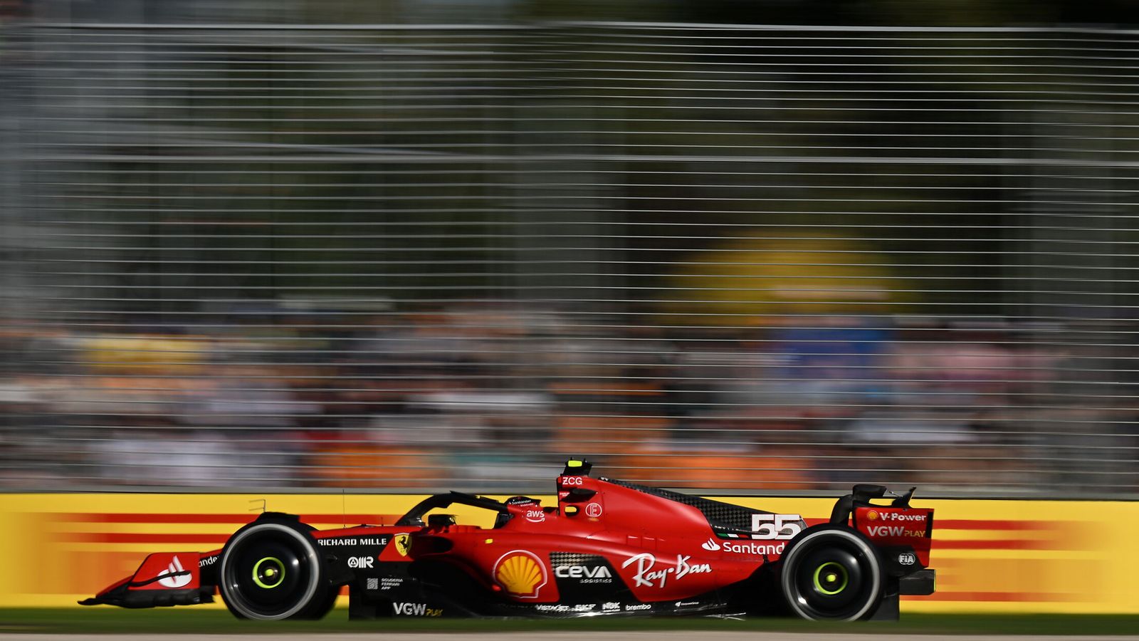 Carlos Sainz, durante la última carrera. (EFE/James Ross)