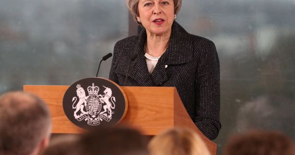 Foto: La primera ministra Theresa May durante su discurso ante empresarios en Belfast. (Reuters)