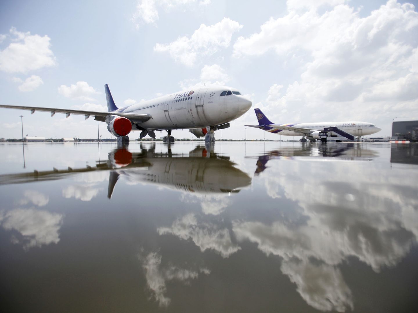 Un Airbus de la compañía Thai Airways en el aeropuerto Don Muang de Bangkok. (Reuters)