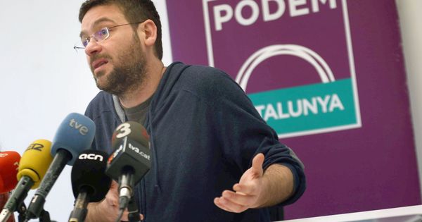 Foto: El secretario general de Podem, Albano Dante Fachin, durante una rueda de prensa. (EFE)