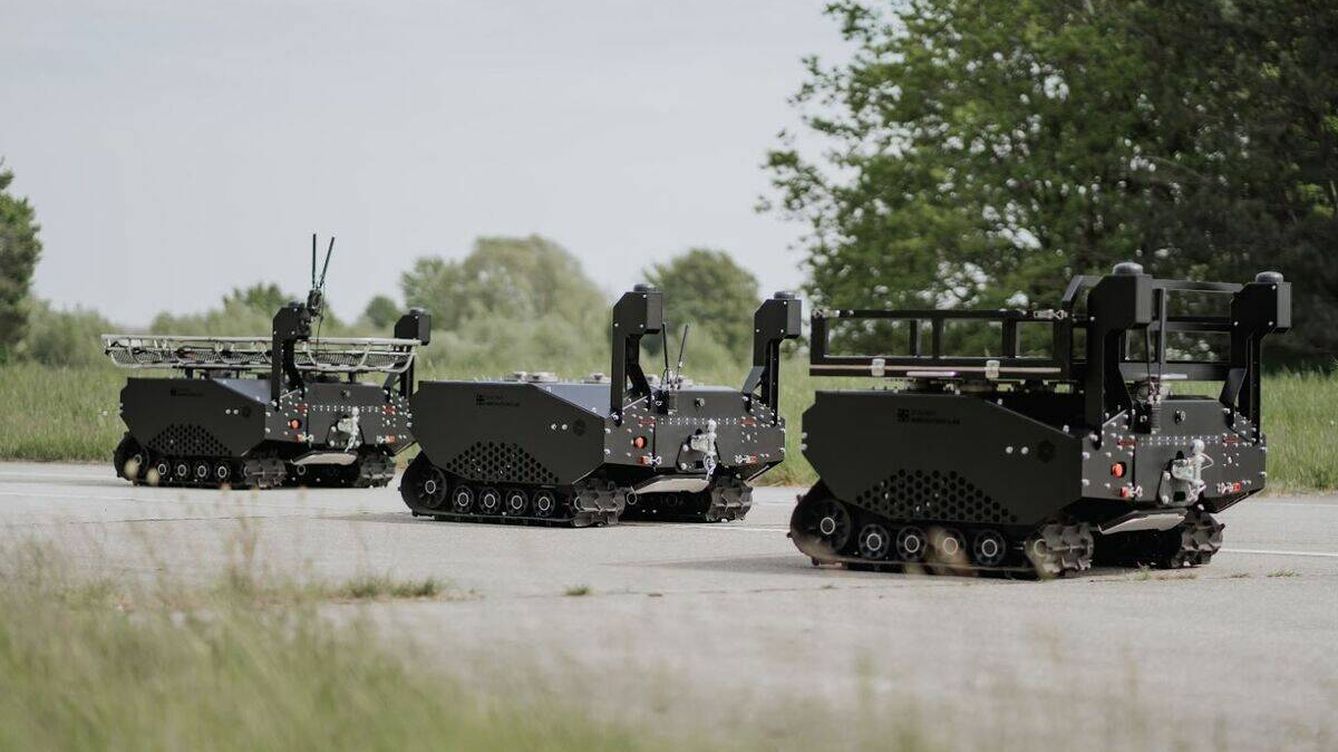 Foto: Tres modelos de vehículo terrestre no tripulado Gereon. (ARX Robotics)