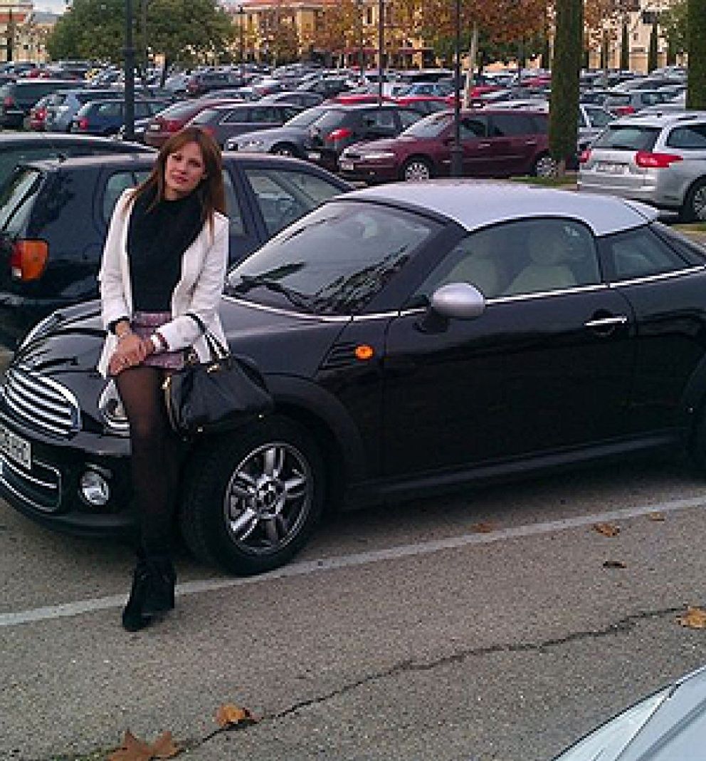 Foto: Jessica Bueno y Kiko Rivera se gastan el dinero de la exclusiva de 'Hola' en un coche