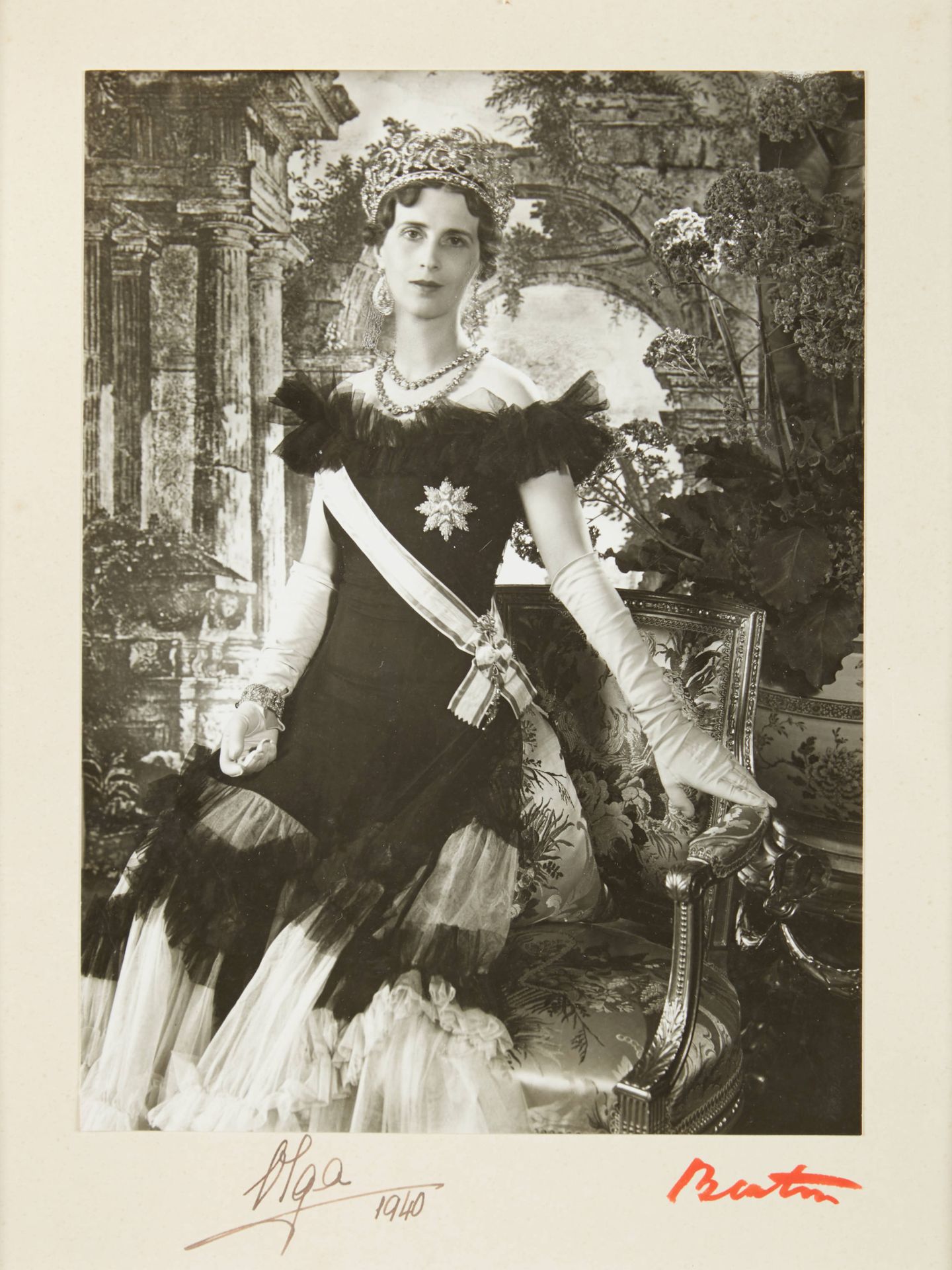 Una de las imágenes que recoge el libro, la princesa Olga de Grecia fotografiada por Cecil Beaton. (Cortesía Rizzoli)
