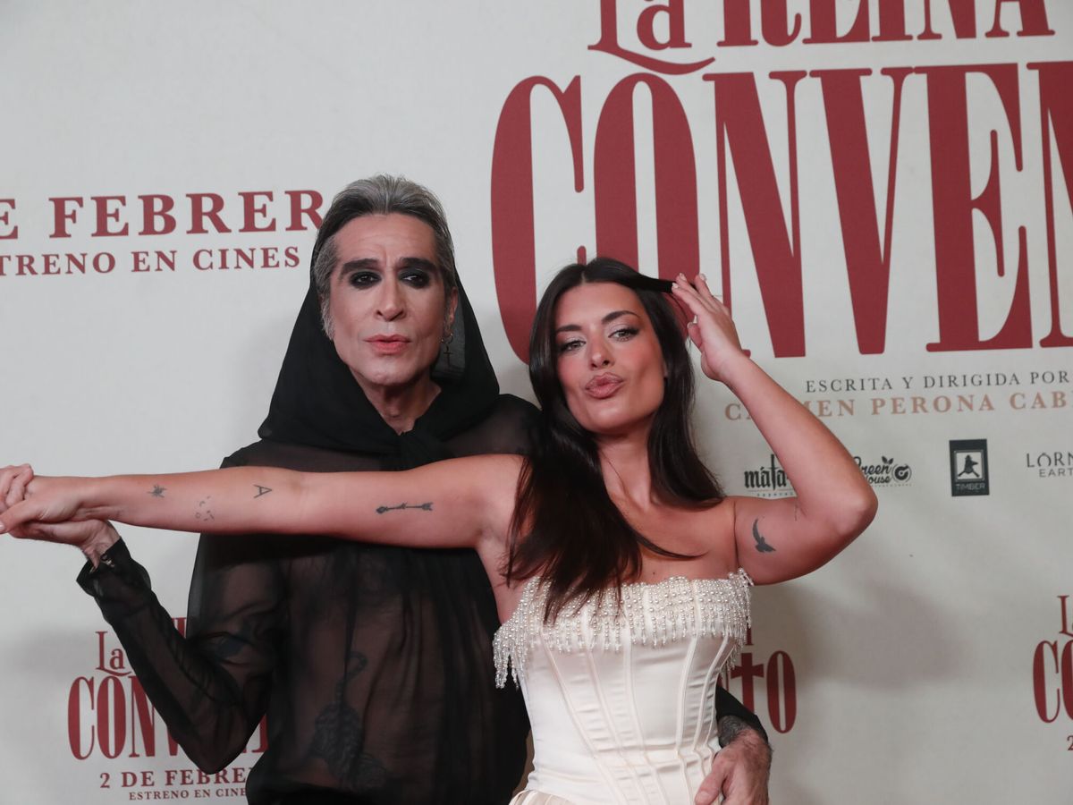 Foto: Mario Vaquerizo y Dulceida en el estreno de 'La reina del convento'. (EFE/J.P.Gandul)