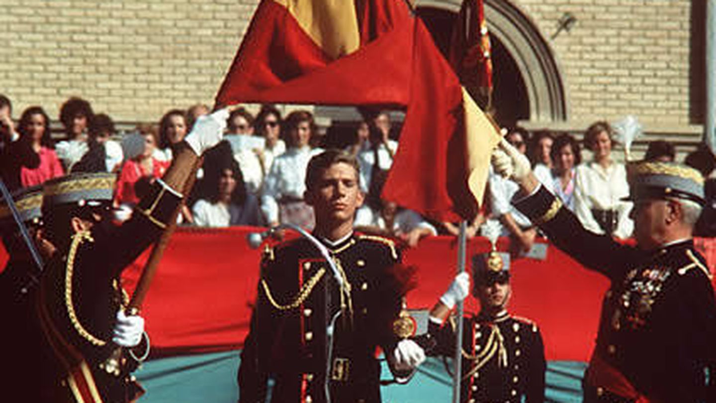 En el Patio de Armas se jura bandera, como fue el caso del rey Felipe en 1985. (Academia General Militar)