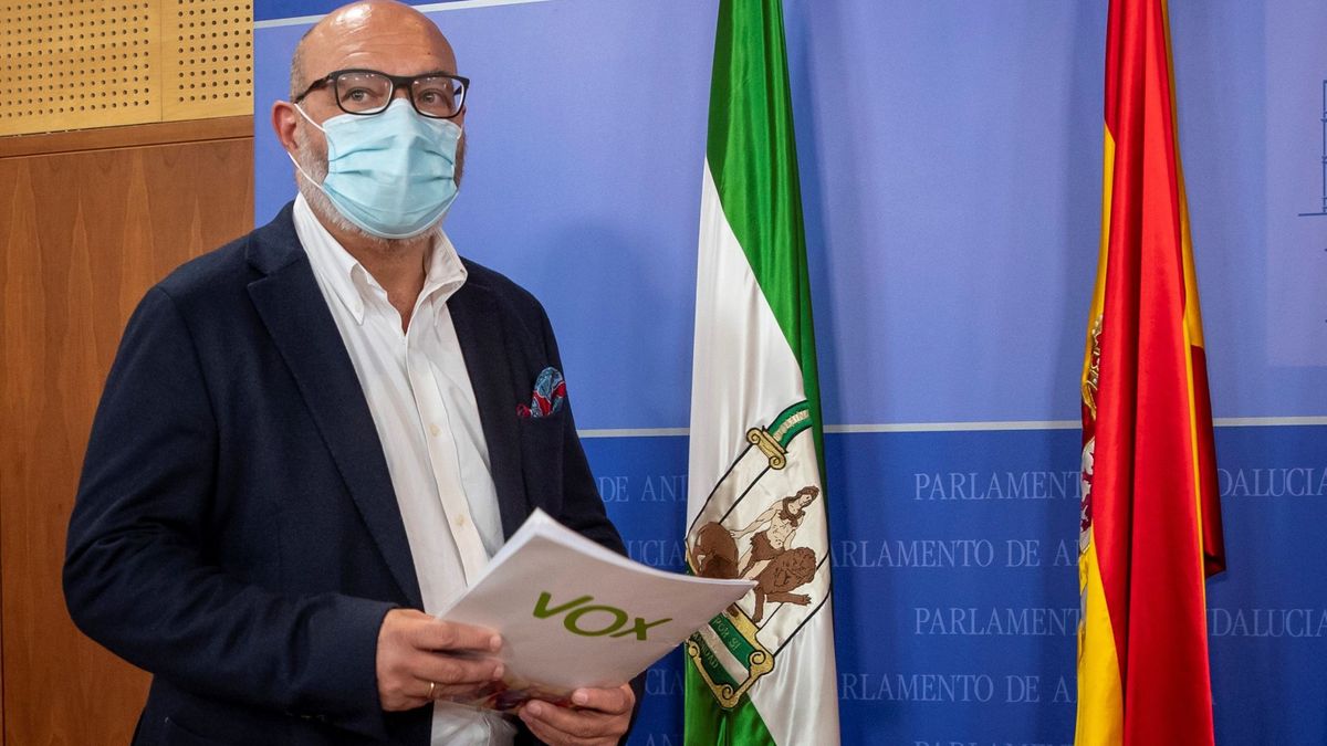 Vox reta a Moreno tras el giro de Casado: pide que se apruebe el pin parental y castigar a okupas